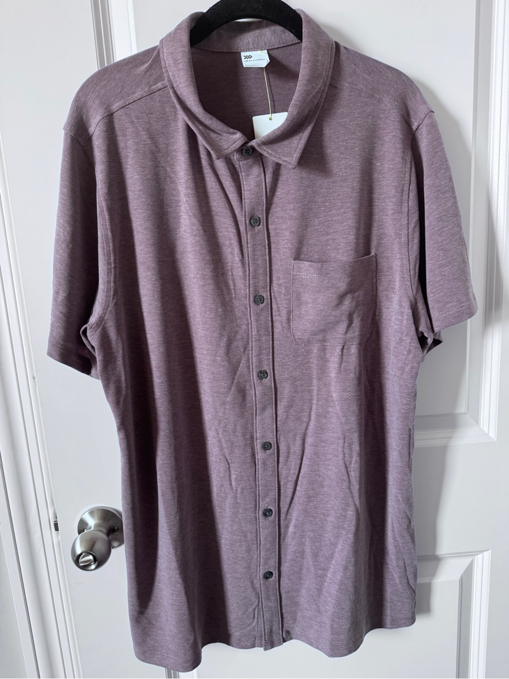 NWT-all in motion Mauve Short Sleeve Button-Down Shirt-Large